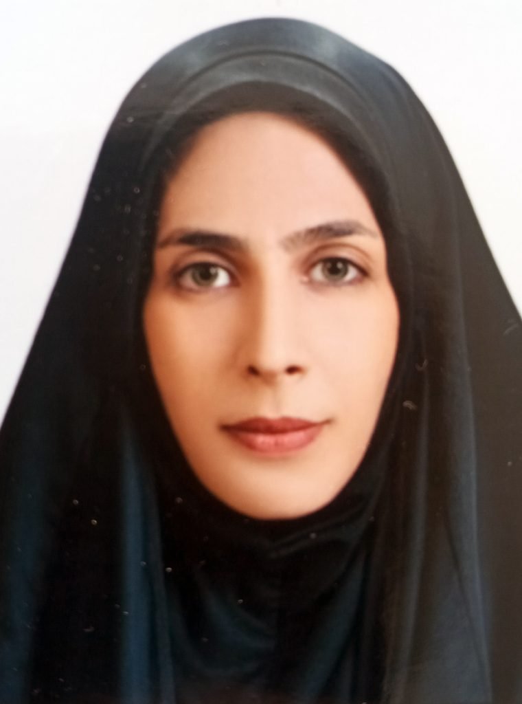 فرزانه شفیعی اهل اصفهان دانشجوی کارشناسی ارشد ادبیات فارسی حدود ۱۰ سال است شعر می نویسد اما به صورت جدی تر چهار پنج سالی است مشق شعر می کند در دومین دو سالانه جایزه غزل حسین منزوی رتبه سوم بخش شعر کلاسیک تک اثر را کسب کرده است